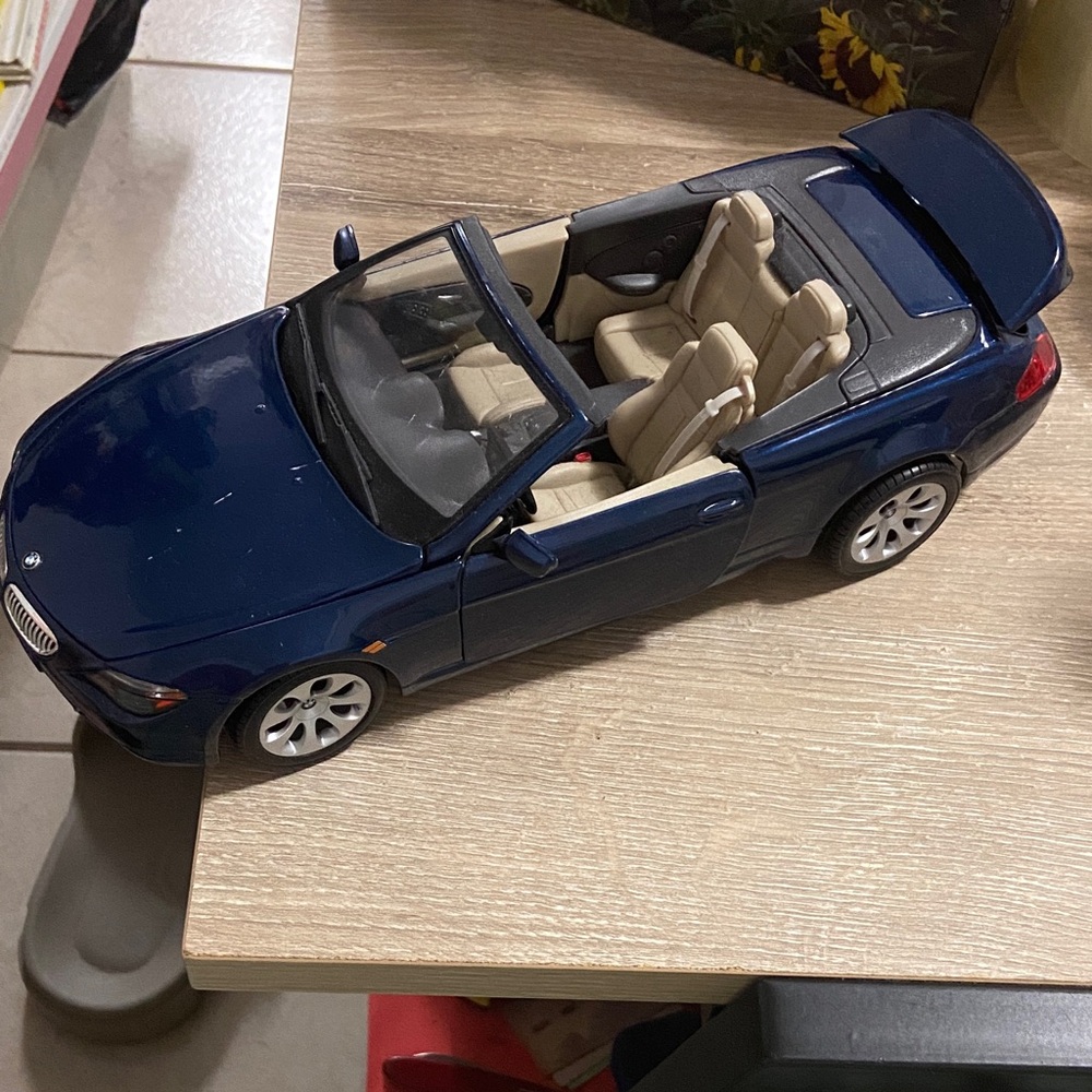 Vintage Maisto BMW 645 CI 1/18 Scale Blue Convertible Toy Car